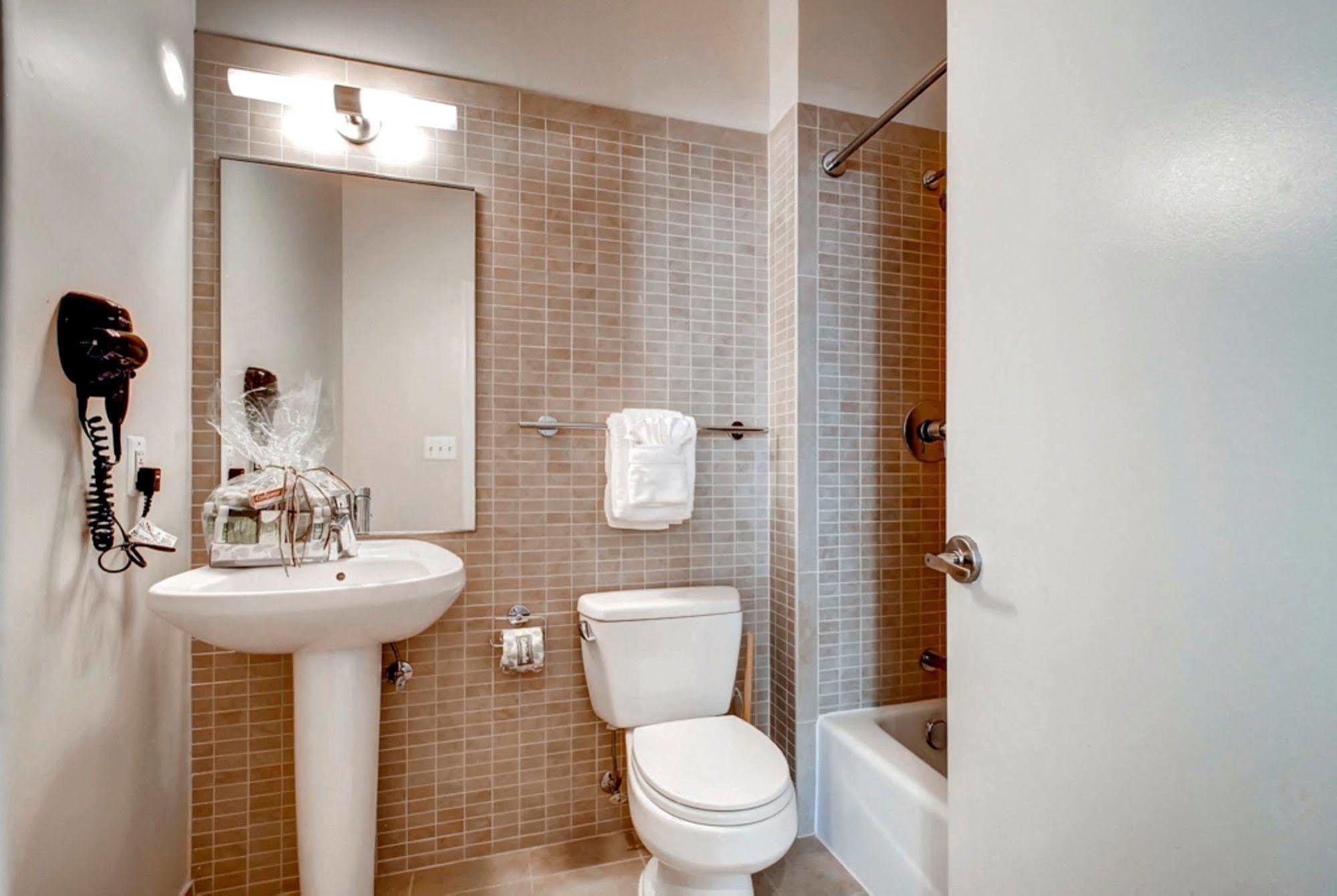 Global Luxury Suites At Toone Street Baltimore Exterior photo
